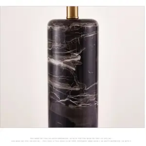 | مصباح جانبي شيك من الرخام الاسود الاسبانى