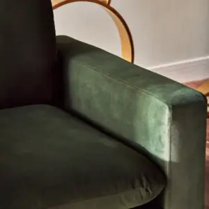 | كنبة ثلاثية مخملية بتصميم دوريا