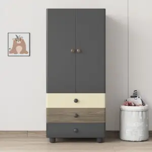 | خزانة ملابس بسيطة وشيك