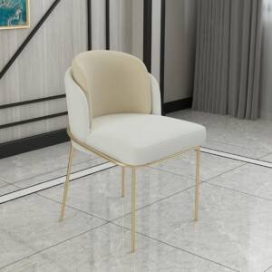 | طاولة طعام مع كراسي فخمة