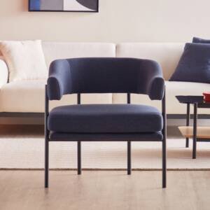 | كرسي مفرد مصمم بتفاصيل استثنائية