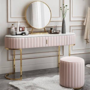 | طاولة تسريحة بسطح رخام مع مرآة وكرسي