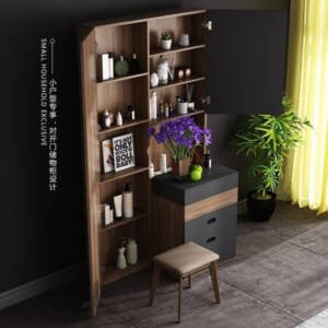 تسريحة بمرآة طولية