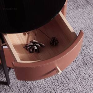 | طاولة جانبية معدنىة مستديرة بتصميم حديث