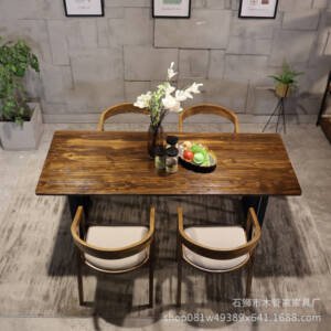 | طاولة طعام خشبية عصرية لـ 4 أشخاص – سطح متين بلمسة طبيعية – أرجل معدنية فاخرة – مثالية لغرف الطعام الحديثة