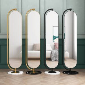 | علاقة ملابس بمرآة مع قاعدة رخام