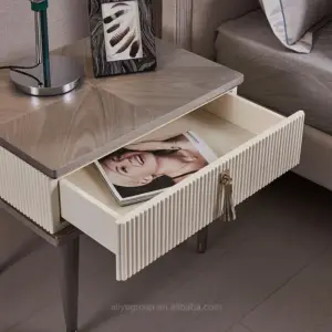 | طاولة سرير جانبية بتصميم أنيق