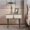 طاولة سرير جانبية بتصميم أنيق