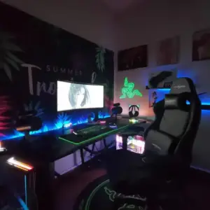 | طاولة كمبيوتر مع مميزات متعددة