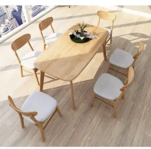 طاولة و 2 كرسي ومقعد طويل
