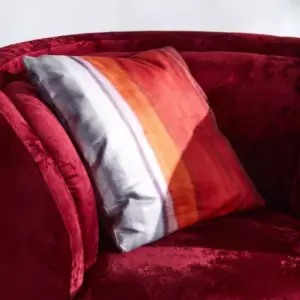 كرسي مفرد مميز بتصميم دائري