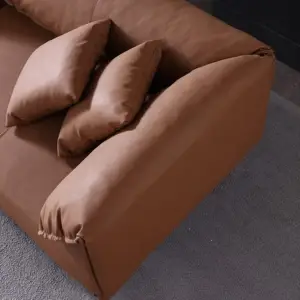 | كنبة بتصميم ايطالي من الجلد الفاخر