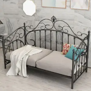 كنبة معدنية بتصميم كلاسيكي جذاب 2 | كنبة معدنية بتصميم كلاسيكي جذاب