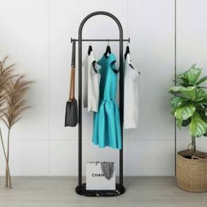 | علاقة ملابس بقاعدة رخام