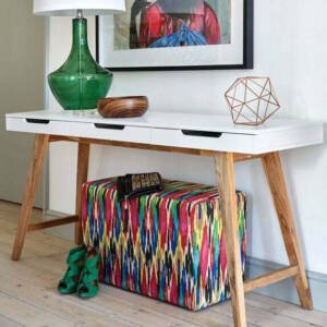 كنسول مودرن بأرجل من الخشب