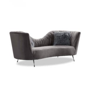 | اريكة بشكل مميز وجذاب