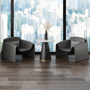 4 كراسي مع طاولة بشكل انيق ومميز