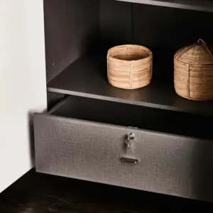 | خزانة ملابس بعده أبواب وأدراج - سولاس