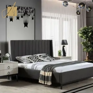 سرير جذاب من الخشب الطبيعي