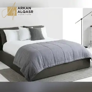 سرير رمادي غامق من خشب طبيعي