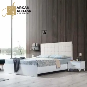 سرير خشبي مبطن من الظهر