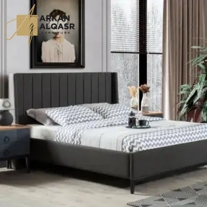 سرير جذاب من الخشب الطبيعي