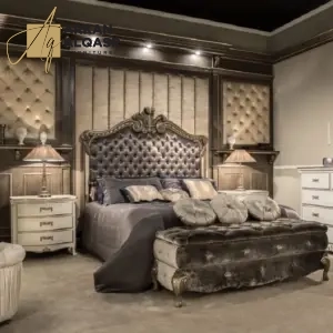 سرير نوم فاخر بتنجيد مخملي ملكي