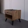 طاولة جانبية للسرير بتصميم خشبي
