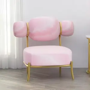 كرسي بشكل مميز وانيق