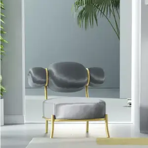 كرسي بشكل مميز وانيق