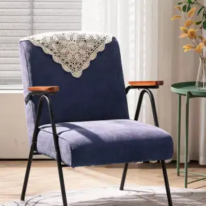 كرسي بتصميم مميز حديث