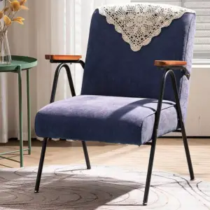 كرسي بتصميم مميز حديث