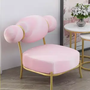 كرسي بشكل مميز وانيق