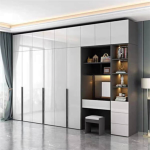 خزانة ملابس مع سراحة بتصميم مميز