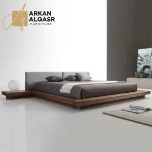 سرير خشب بتصميم بسيط