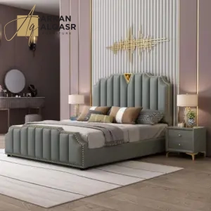 | سرير نوم بتصميم ايطالي مميز مع 2 كمودينة