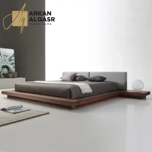 سرير خشب بتصميم بسيط