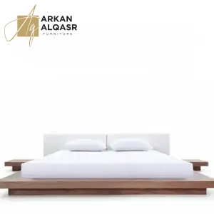 سرير خشب بتصميم بسيط