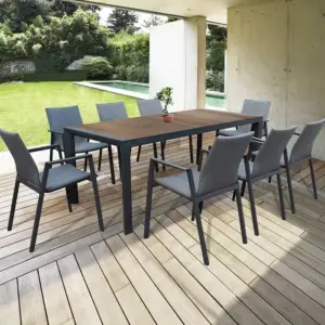 طاولة طعام مع 6 كراسي بتصميم مميز