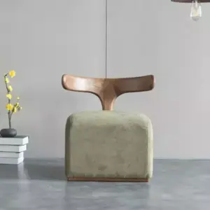 كرسي مميز بتصميم جذاب