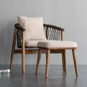 كرسي مفرد مودرن بمسند قدم مميز