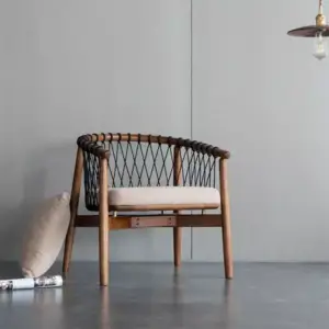 كرسي مفرد مودرن بمسند قدم مميز