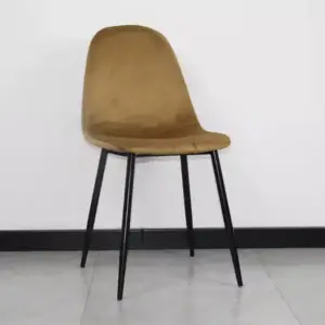 كرسي مفرد بتصميم بسيط