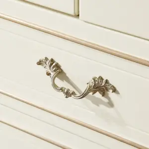 | خزانة ملابس بتصميم مميز