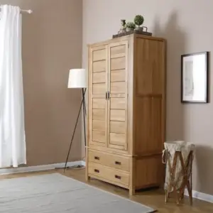 | خزانة ملابس خشبية علي الطراز القديم