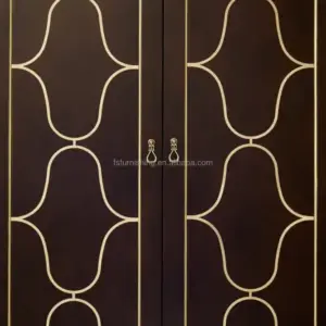 | خزانة ملابس بتصميم كلاسيكي