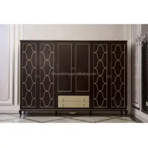 خزانة ملابس بتصميم كلاسيكي