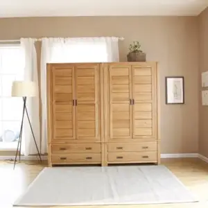 خزانة ملابس خشبية علي الطراز القديم