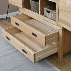 | خزانة ملابس خشبية علي الطراز القديم