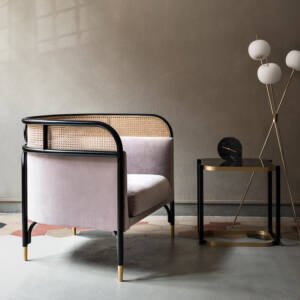 كرسي مفرد مخملي بتصميم مميز